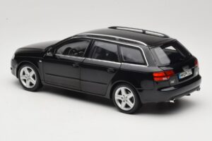 Audi A4 B8 Avant 3.2 Quattro Svart Minichamps 1:18 5010404225 Metall — bild 7 av 8