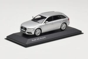 Audi A4 B8 Avant Ice Silver Minichamps 1:43 5011204213 Metall — bild 2 av 4