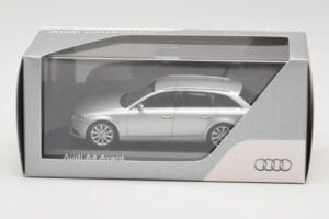 Audi A4 B8 Avant Ice Silver Minichamps 1:43 5011204213 Metall — bild 4 av 4