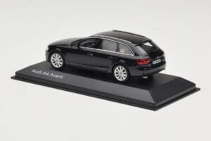 Audi A4 B8 Avant Phantom Black Minichamps 1:43 5011204223 Metall — bild 3 av 4