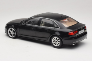 Audi A4L B8 Svart Paudi 1:18 AUDI012 Metall — bild 7 av 8