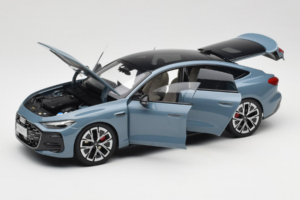 Audi A5L Sportback Gråblå OEM 1:18 ZAM60004B Metall — bild 2 av 8