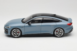 Audi A5L Sportback Gråblå OEM 1:18 ZAM60004B Metall — bild 4 av 8