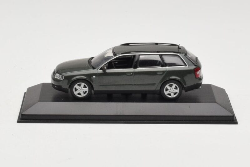 Audi A6 C5 Avant Mörkgrå Minichamps 1:43 AUDI006 Metall