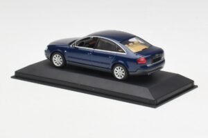 Audi A6 C5 Mörkblå Minichamps 1:43 132093 Metall — bild 3 av 4