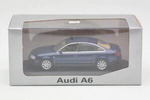 Audi A6 C5 Mörkblå Minichamps 1:43 132093 Metall — bild 4 av 4
