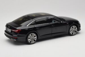 Audi A6L C8 Svart Paudi Model 1:18 42499 Metall — bild 3 av 8