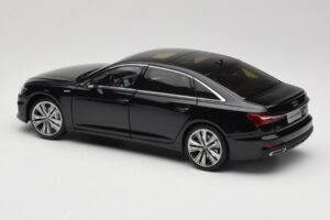 Audi A6L C8 Svart Paudi Model 1:18 42499 Metall — bild 7 av 8