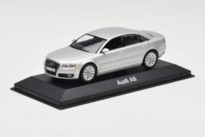 Audi A8 D3 Ljus Silver Minichamps 1:43 5010508113 Metall — bild 2 av 4