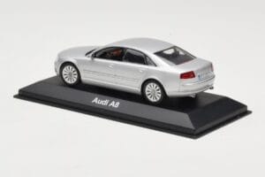 Audi A8 D3 Ljus Silver Minichamps 1:43 5010508113 Metall — bild 3 av 4