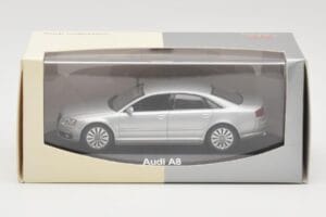 Audi A8 D3 Ljus Silver Minichamps 1:43 5010508113 Metall — bild 4 av 4