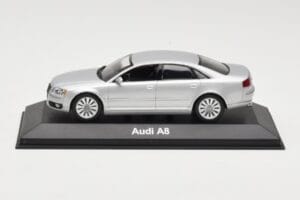 Audi A8 D3 Ljus Silver Minichamps 1:43 5010508113 Metall