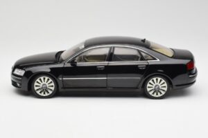 Audi A8 D3 W12 Svart Kyosho 1:18 09212BK Metall — bild 4 av 8