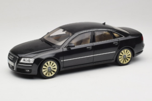 Audi A8 D3 W12 Svart Kyosho 1:18 5010508135 Metall