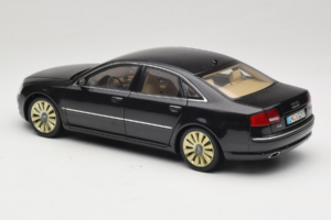 Audi A8 D3 W12 Svart Kyosho 1:18 5010508135 Metall — bild 7 av 8