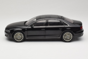 Audi A8L D3 W12 Phantom Black Kyosho 1:18 5011008125 Metall — bild 4 av 8