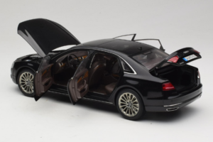 Audi A8L D3 W12 Phantom Black Kyosho 1:18 5011008125 Metall — bild 5 av 8