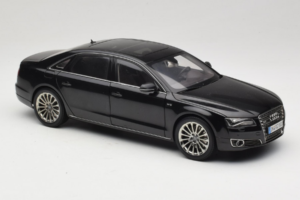 Audi A8L D3 W12 Phantom Black Kyosho 1:18 5011008125 Metall — bild 6 av 8