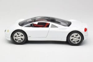 Audi Avus Quattro Alpine White Revell 1:18 08913 Metall — bild 4 av 8