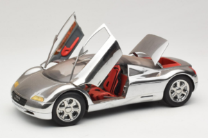 Audi Avus Quattro Chrome Silver Revell 1:18 08913-C1 Metall — bild 2 av 8