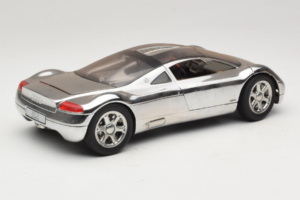 Audi Avus Quattro Chrome Silver Revell 1:18 08913-C1 Metall — bild 3 av 8