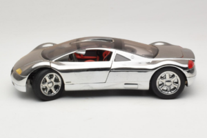 Audi Avus Quattro Chrome Silver Revell 1:18 08913-C1 Metall — bild 4 av 8