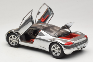 Audi Avus Quattro Chrome Silver Revell 1:18 08913-C1 Metall — bild 5 av 8