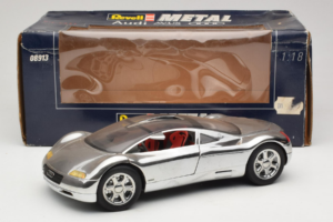 Audi Avus Quattro Chrome Silver Revell 1:18 08913-C1 Metall — bild 8 av 8