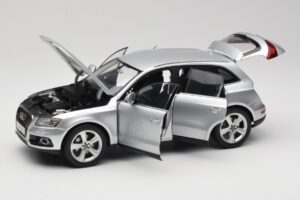 Audi Q5 8R Ice Silver Kyosho 1:18 09242IS Metall — bild 2 av 8
