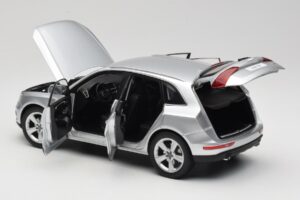 Audi Q5 8R Ice Silver Kyosho 1:18 09242IS Metall — bild 5 av 8