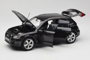 Audi Q5 8R Lava Grey Kyosho 1:18 09242LG Metall — bild 2 av 8
