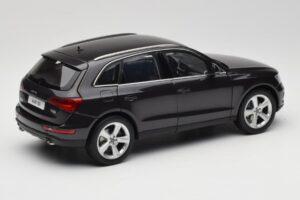 Audi Q5 8R Lava Grey Kyosho 1:18 09242LG Metall — bild 3 av 8