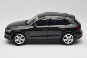 Audi Q5 8R Lava Grey Kyosho 1:18 09242LG Metall — bild 4 av 8