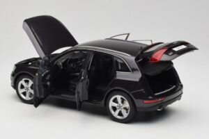 Audi Q5 8R Lava Grey Kyosho 1:18 09242LG Metall — bild 5 av 8
