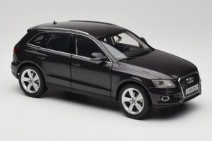 Audi Q5 8R Lava Grey Kyosho 1:18 09242LG Metall — bild 6 av 8