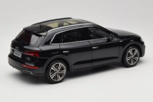 Audi Q5L FY Svart Paudi Model 1:18 26732 Metall — bild 3 av 8