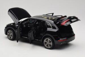 Audi Q5L FY Svart Paudi Model 1:18 26732 Metall — bild 5 av 8