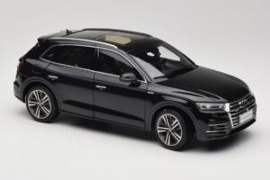 Audi Q5L FY Svart Paudi Model 1:18 26732 Metall — bild 6 av 8