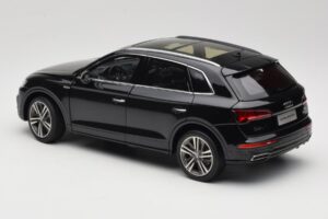 Audi Q5L FY Svart Paudi Model 1:18 26732 Metall — bild 7 av 8