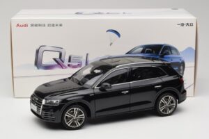 Audi Q5L FY Svart Paudi Model 1:18 26732 Metall — bild 8 av 8