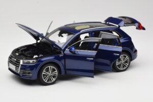 Audi Q5L FY Blå Paudi Model 1:18 33729 Metall — bild 2 av 8