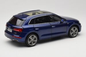 Audi Q5L FY Blå Paudi Model 1:18 33729 Metall — bild 3 av 8