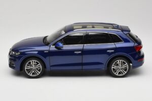 Audi Q5L FY Blå Paudi Model 1:18 33729 Metall — bild 4 av 8