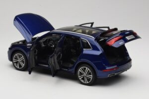 Audi Q5L FY Blå Paudi Model 1:18 33729 Metall — bild 5 av 8