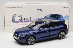 Audi Q5L FY Blå Paudi Model 1:18 33729 Metall — bild 8 av 8