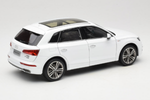 Audi Q5L FY Vit Paudi Model 1:18 30694 Metall — bild 3 av 8