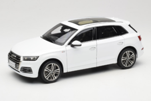 Audi Q5L FY Vit Paudi Model 1:18 30694 Metall