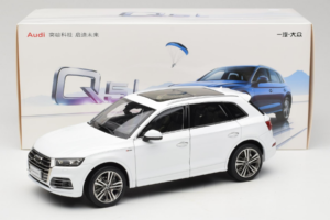 Audi Q5L FY Vit Paudi Model 1:18 30694 Metall — bild 8 av 8