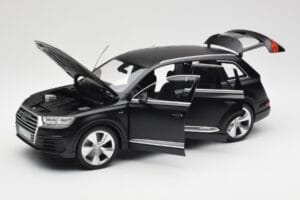 Audi Q7 4M Matt Svart Minichamps 1:18 110014001 Metall — bild 2 av 8
