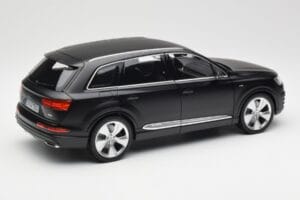 Audi Q7 4M Matt Svart Minichamps 1:18 110014001 Metall — bild 3 av 8